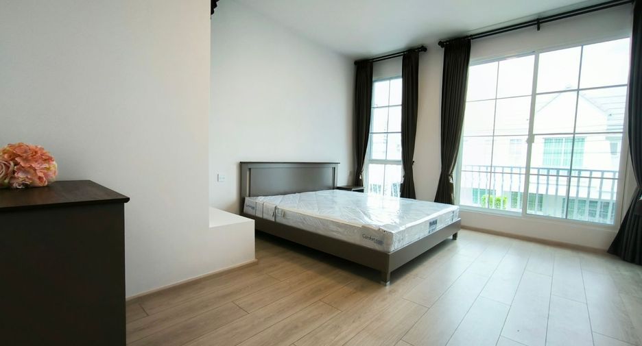 For rent 3 bedrooms townhouse in Bang Phli, Samut Prakan