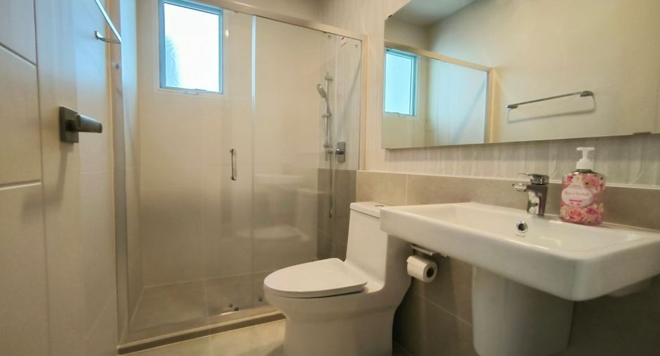 For rent 3 bedrooms townhouse in Bang Phli, Samut Prakan