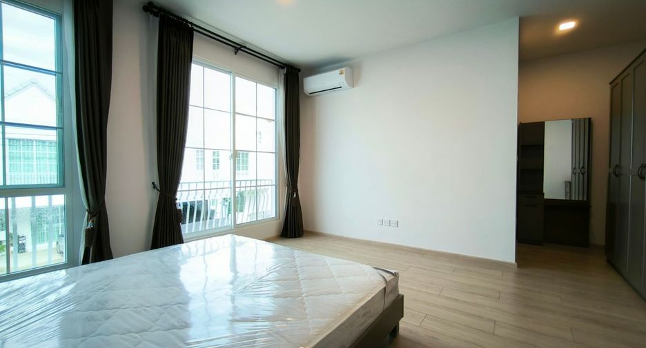 For rent 3 bedrooms townhouse in Bang Phli, Samut Prakan