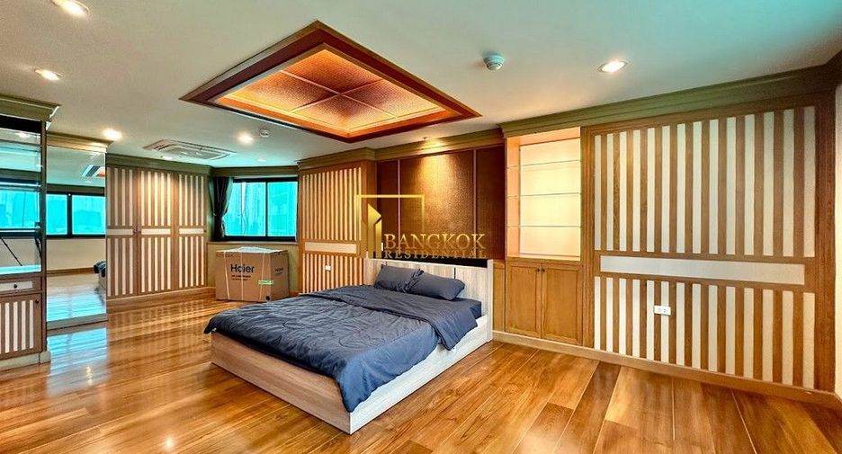 For rent 3 bedrooms condo in Khlong Toei, Bangkok