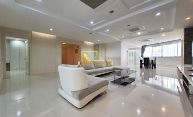 For rent 3 bedrooms condo in Khlong Toei, Bangkok