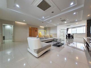 For rent 3 bedrooms condo in Khlong Toei, Bangkok