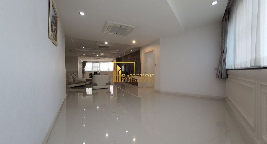 For rent 3 bedrooms condo in Khlong Toei, Bangkok