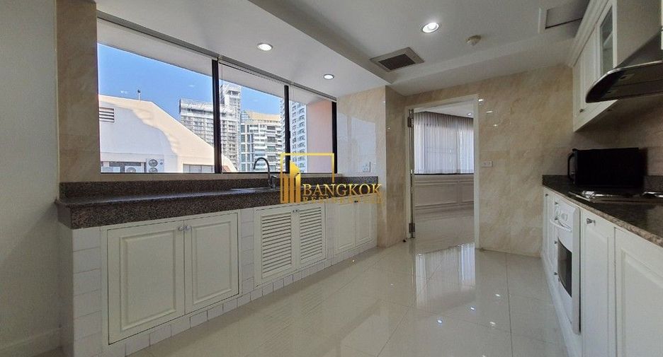 For rent 3 bedrooms condo in Khlong Toei, Bangkok