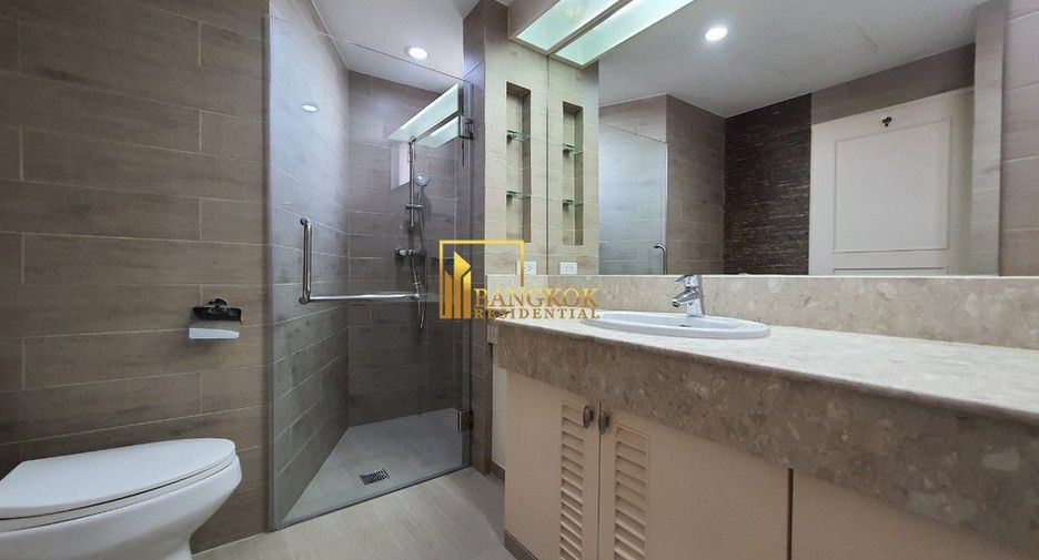 For rent 3 bedrooms condo in Khlong Toei, Bangkok