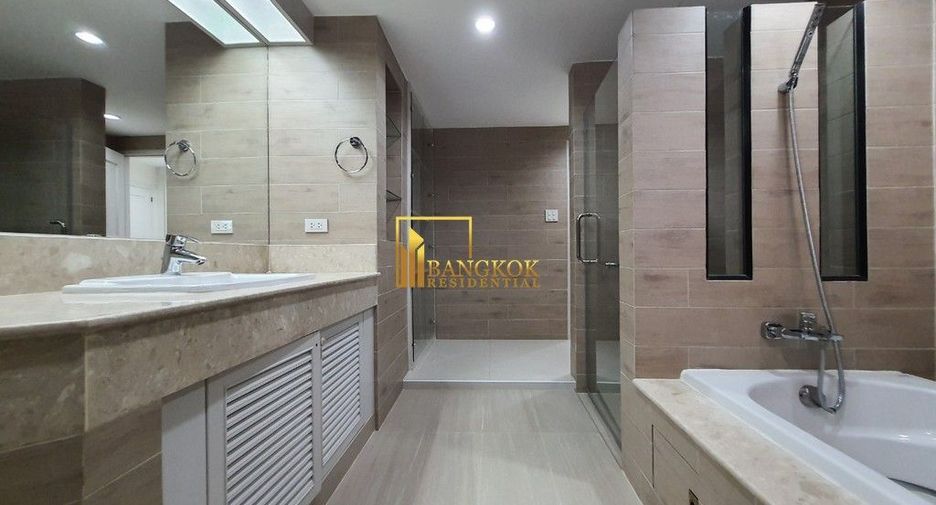 For rent 3 bedrooms condo in Khlong Toei, Bangkok