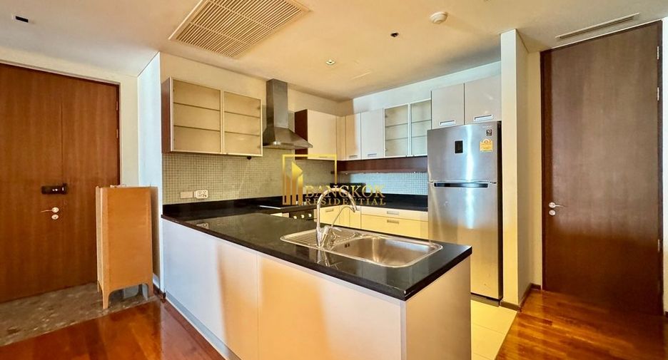 For rent 3 bedrooms condo in Khlong Toei, Bangkok