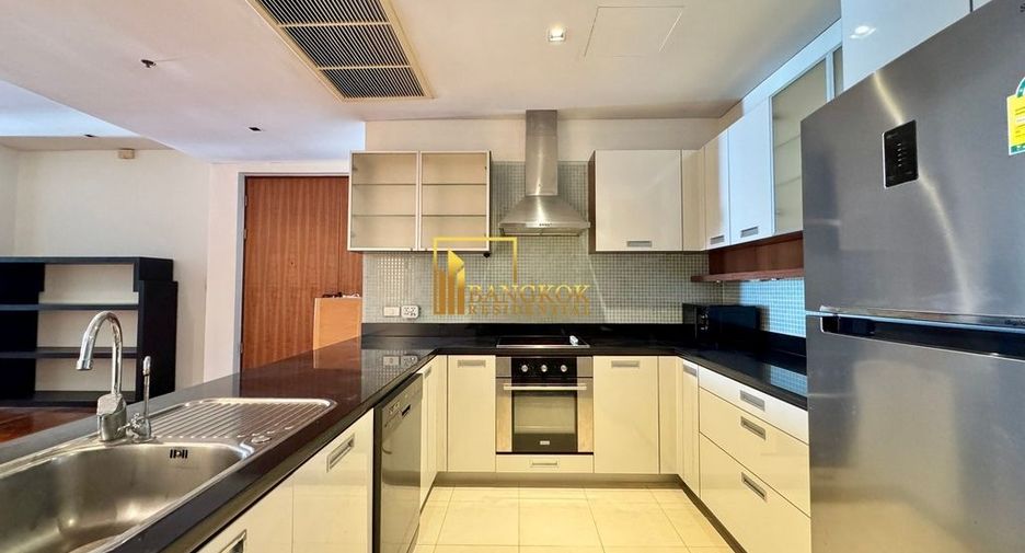 For rent 3 bedrooms condo in Khlong Toei, Bangkok
