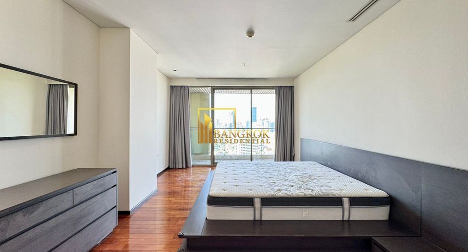 For rent 3 bedrooms condo in Khlong Toei, Bangkok