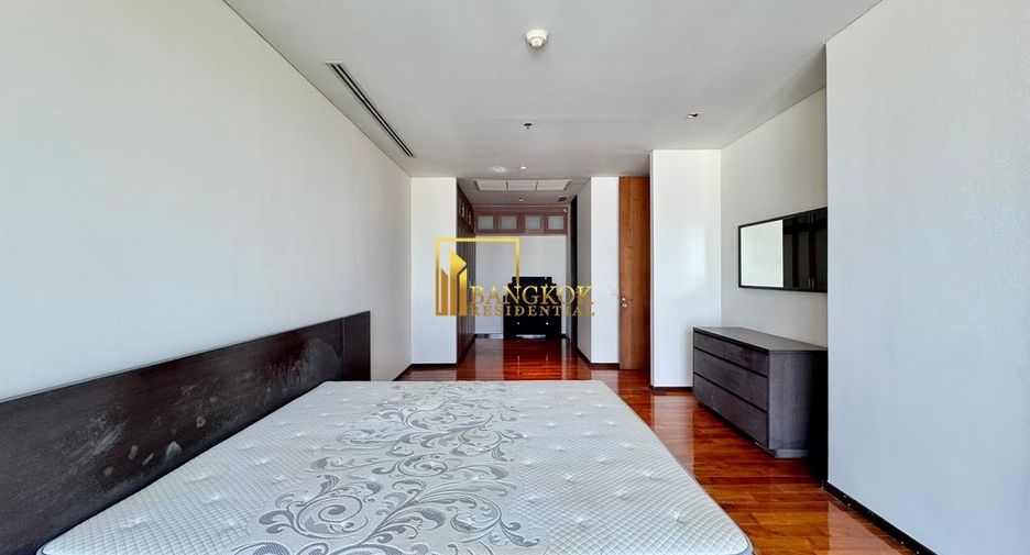 For rent 3 bedrooms condo in Khlong Toei, Bangkok