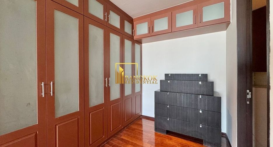 For rent 3 bedrooms condo in Khlong Toei, Bangkok