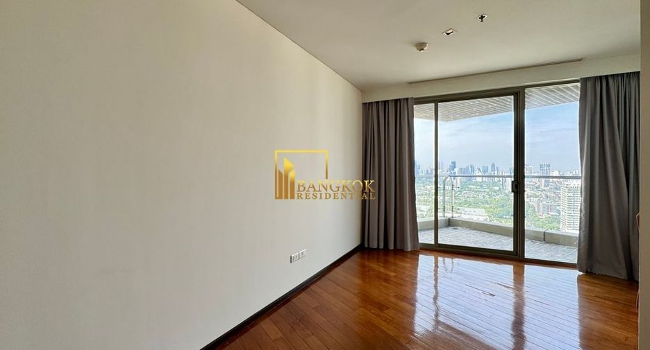 For rent 3 bedrooms condo in Khlong Toei, Bangkok