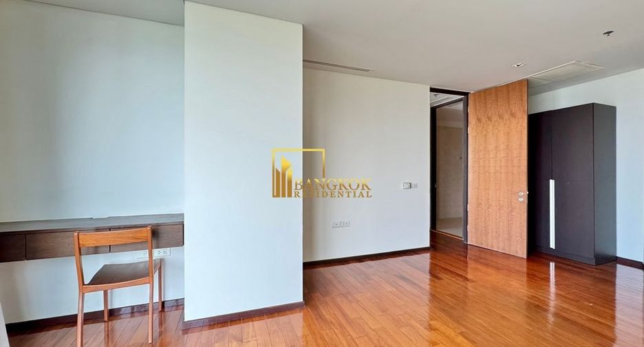 For rent 3 bedrooms condo in Khlong Toei, Bangkok