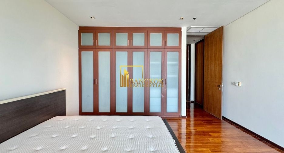 For rent 3 bedrooms condo in Khlong Toei, Bangkok