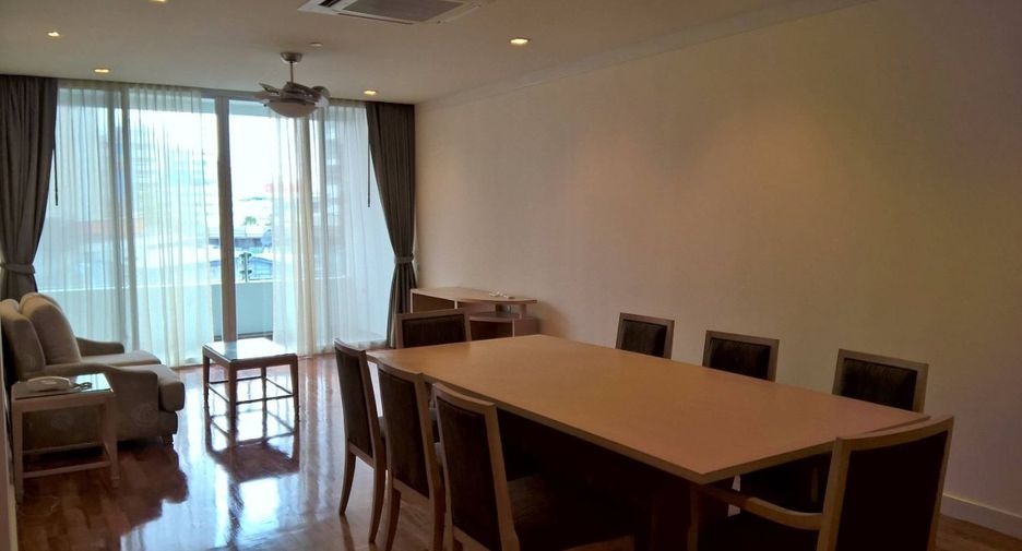 À louer 2 chambres appartement avec services à Khlong Toei, Bangkok