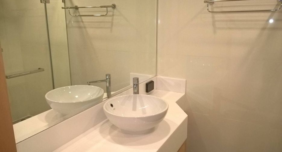 À louer 2 chambres appartement avec services à Khlong Toei, Bangkok