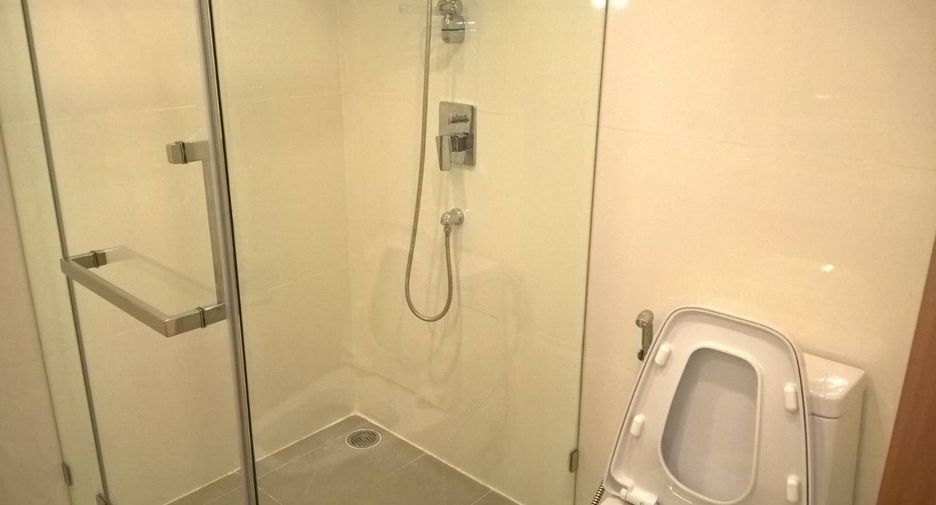 À louer 2 chambres appartement avec services à Khlong Toei, Bangkok