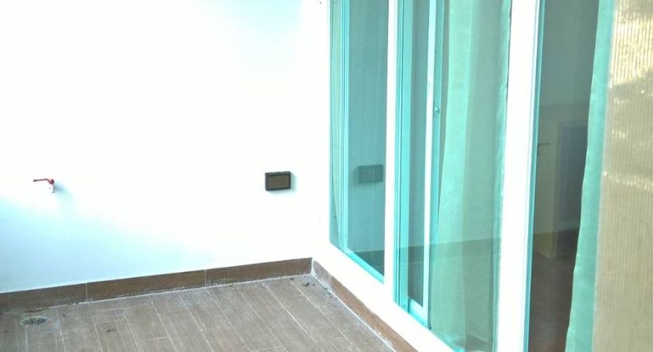 À louer 2 chambres appartement avec services à Khlong Toei, Bangkok