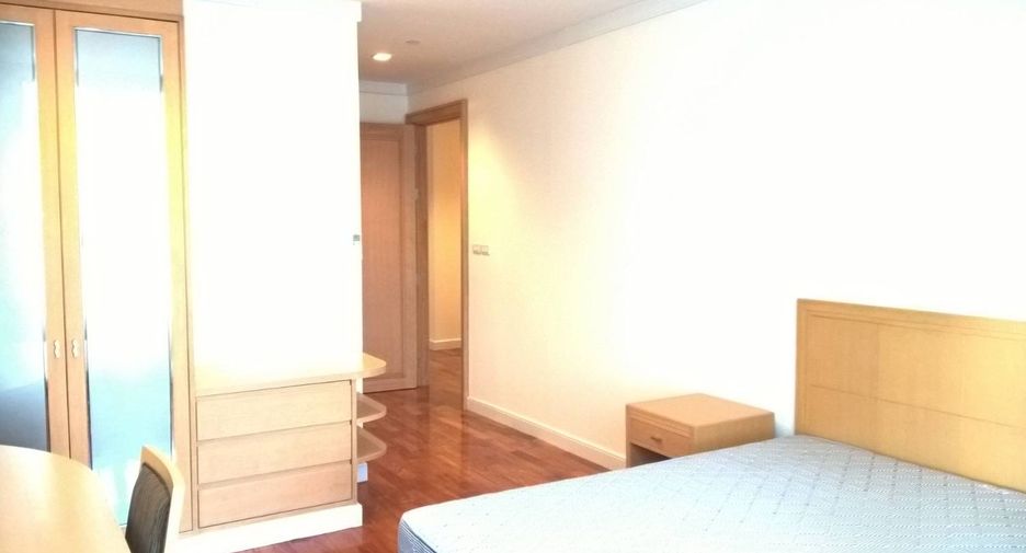 À louer 2 chambres appartement avec services à Khlong Toei, Bangkok