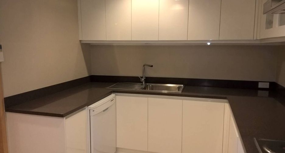 À louer 2 chambres appartement avec services à Khlong Toei, Bangkok