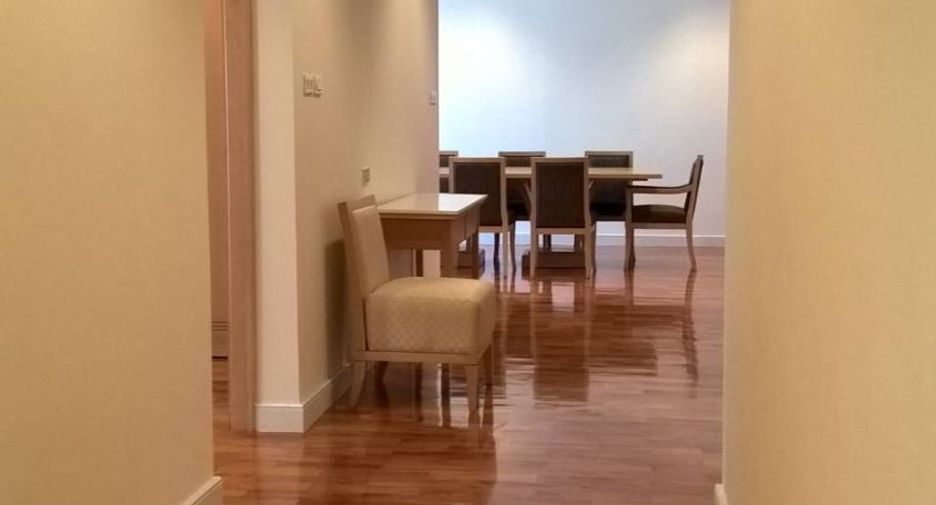 À louer 2 chambres appartement avec services à Khlong Toei, Bangkok