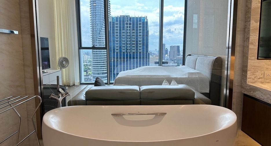 For rent そして for sale 3 Beds condo in Pathum Wan, Bangkok