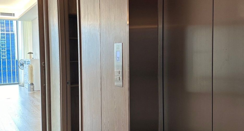 For rent そして for sale 3 Beds condo in Pathum Wan, Bangkok