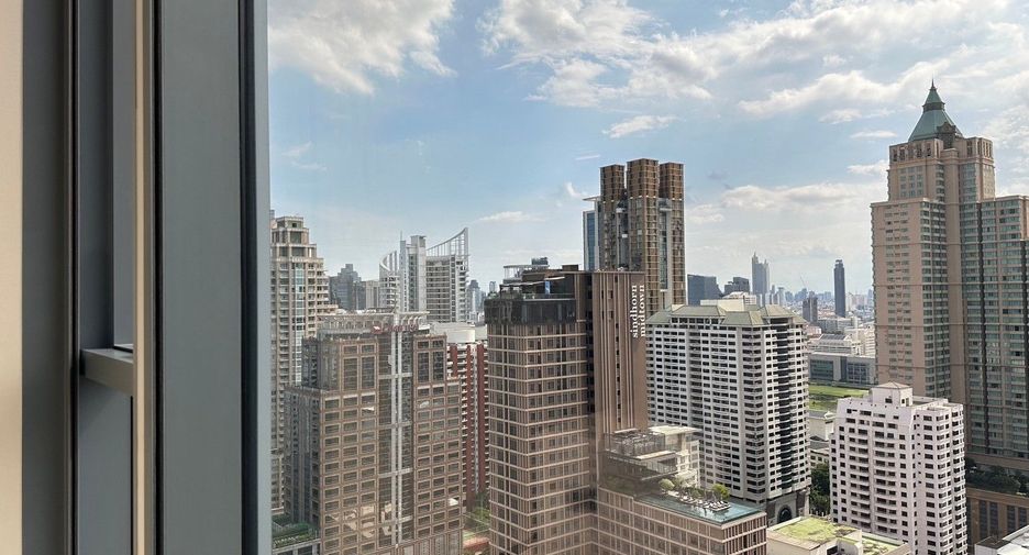 For rent そして for sale 3 Beds condo in Pathum Wan, Bangkok