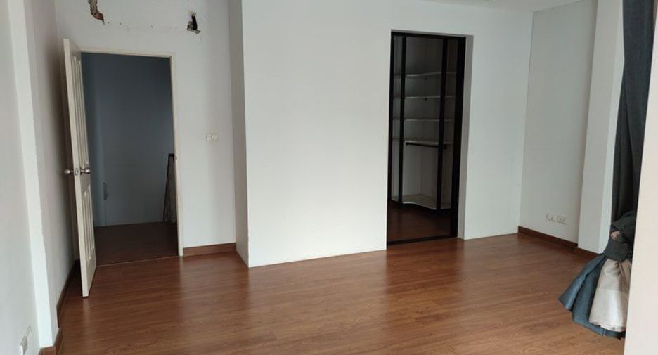 For sale studio townhouse in Chom Thong, Bangkok