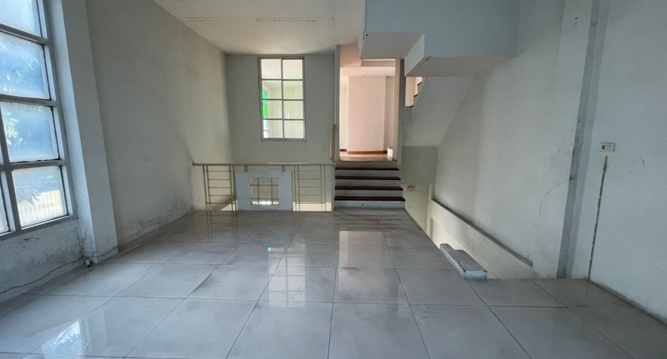 Reihenhaus zum Kauf mit Studio in Chatuchak, Bangkok
