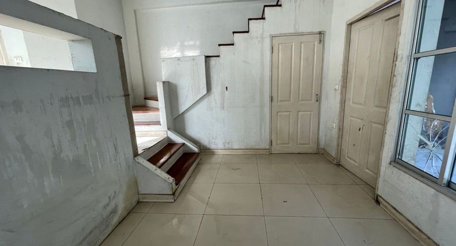 Reihenhaus zum Kauf mit Studio in Chatuchak, Bangkok