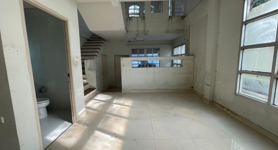 Reihenhaus zum Kauf mit Studio in Chatuchak, Bangkok