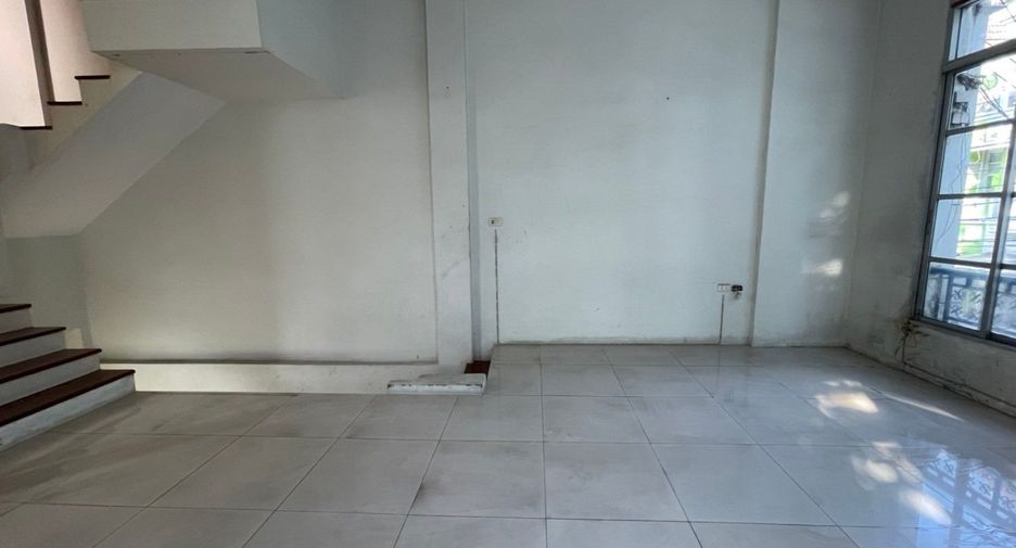 Reihenhaus zum Kauf mit Studio in Chatuchak, Bangkok