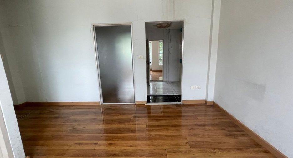 Reihenhaus zum Kauf mit Studio in Chatuchak, Bangkok