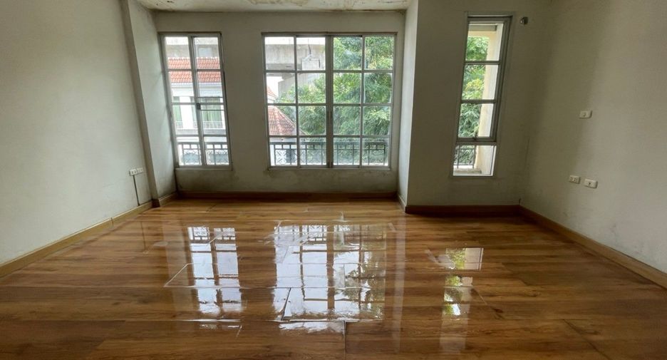 Reihenhaus zum Kauf mit Studio in Chatuchak, Bangkok