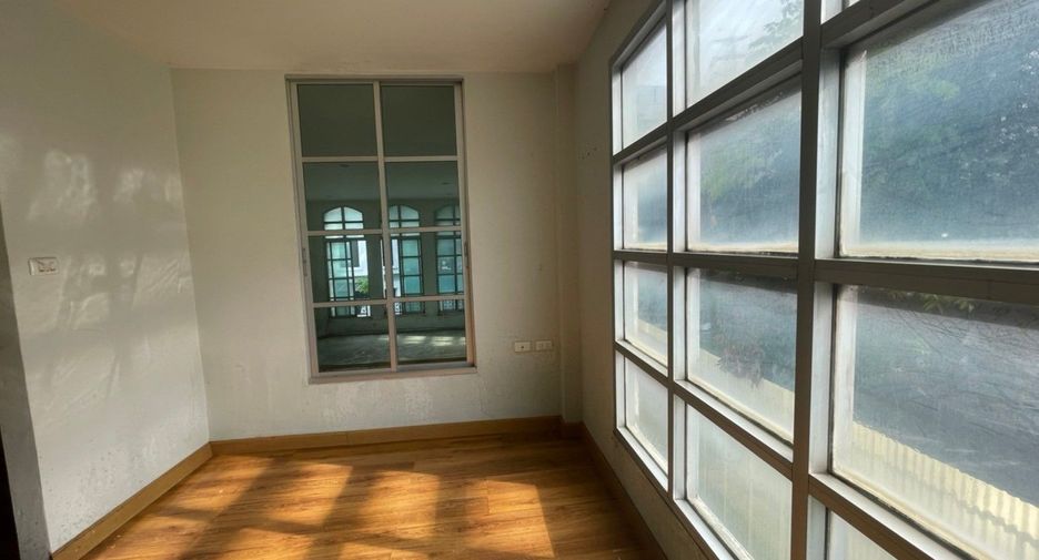Reihenhaus zum Kauf mit Studio in Chatuchak, Bangkok
