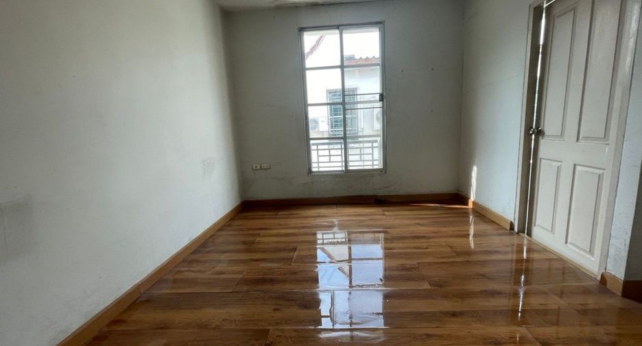 Reihenhaus zum Kauf mit Studio in Chatuchak, Bangkok