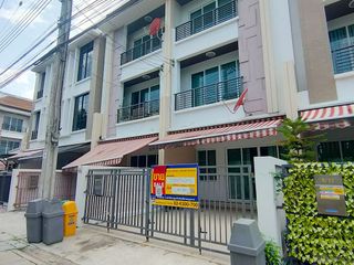 For sale studio townhouse in Lat Phrao, Bangkok
