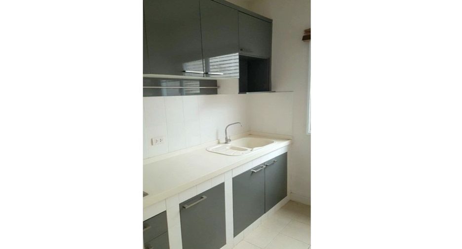 À vendre studio maison de ville à Lat Phrao, Bangkok