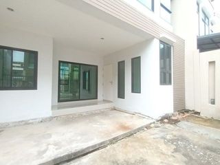 Reihenhaus zum Kauf mit Studio in Thung Khru, Bangkok