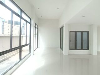 Reihenhaus zum Kauf mit Studio in Thung Khru, Bangkok
