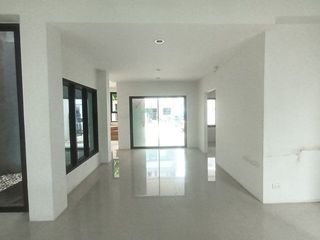 Reihenhaus zum Kauf mit Studio in Thung Khru, Bangkok