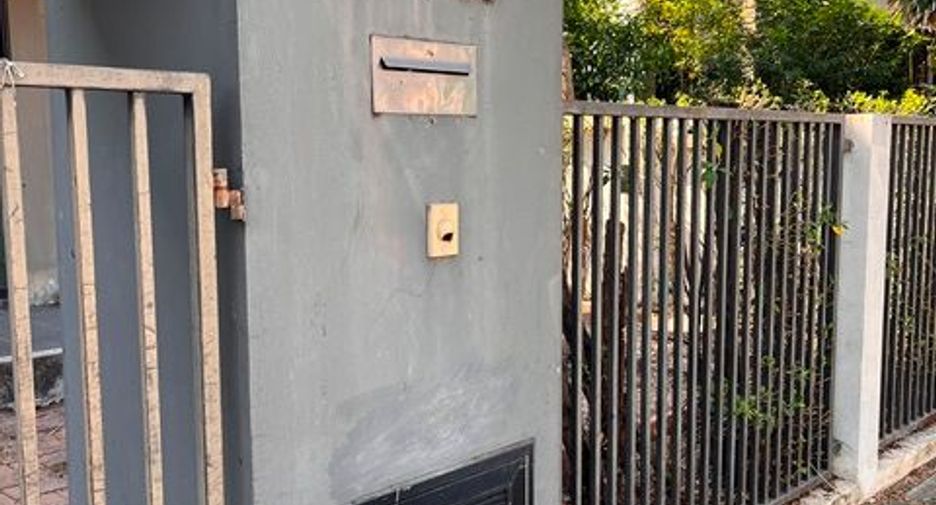 For sale studio townhouse in Don Mueang, Bangkok