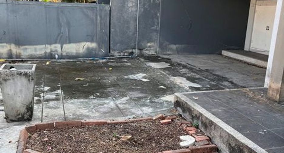 For sale studio townhouse in Don Mueang, Bangkok