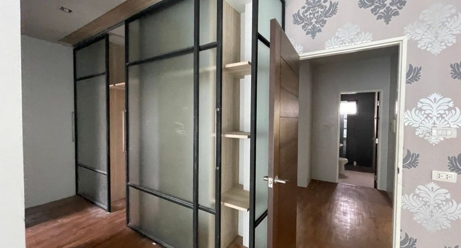 For sale studio townhouse in Don Mueang, Bangkok