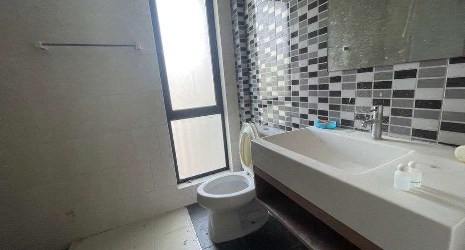 For sale studio townhouse in Don Mueang, Bangkok