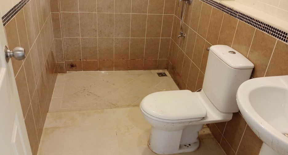 For sale studio townhouse in Phasi Charoen, Bangkok