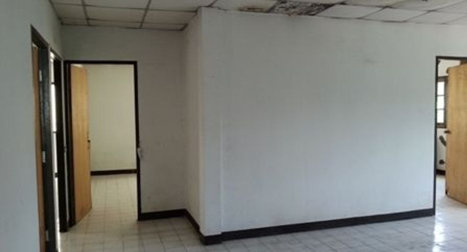 Casa adosada en venta de estudio en Taling Chan, Bangkok