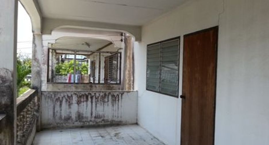 Casa adosada en venta de estudio en Taling Chan, Bangkok