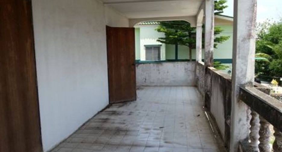 Casa adosada en venta de estudio en Taling Chan, Bangkok